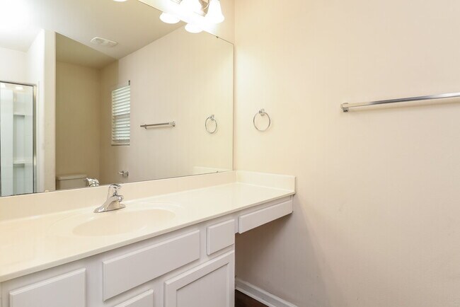 Building Photo - 2124 Boulder Ct