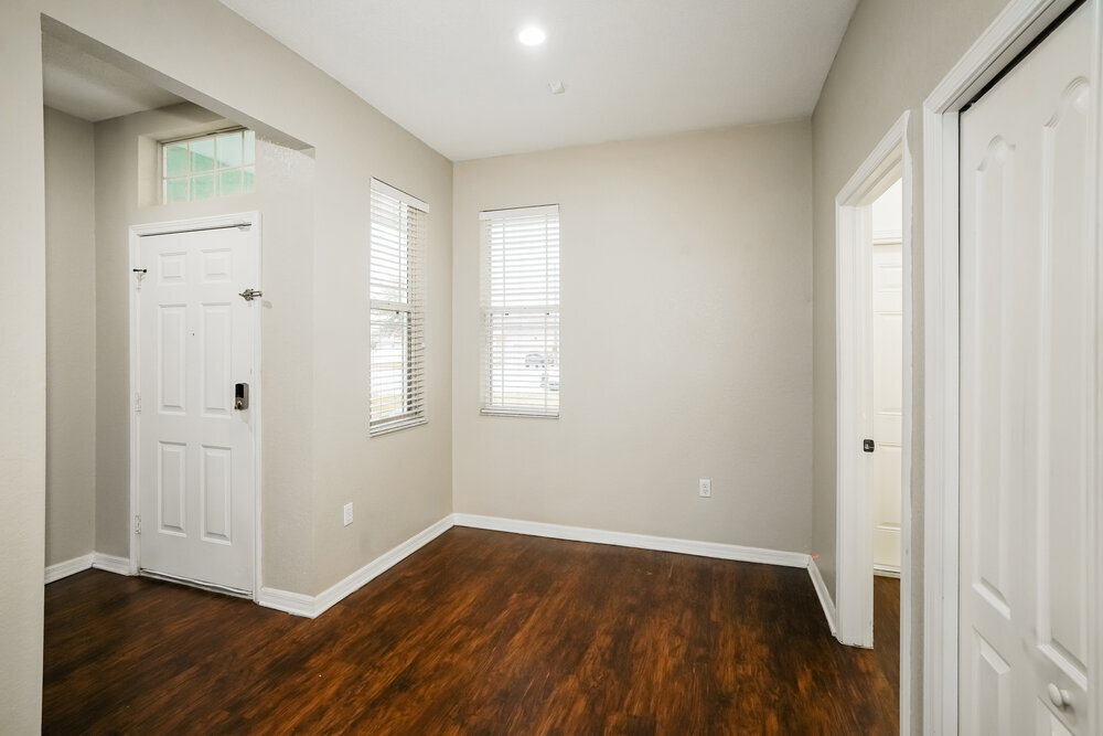 Building Photo - 6033 Live Oak Dr