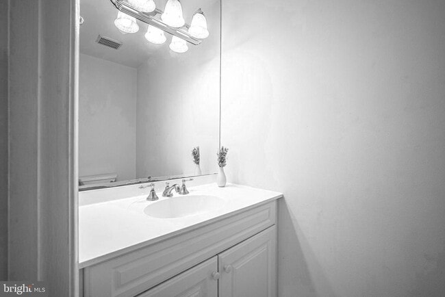 Building Photo - 7330 Lewinsville Park Ct