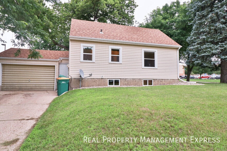 Building Photo - Charming 4 Bedroom 2.5 Bath near Sanford