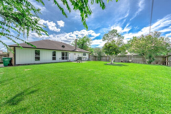 Building Photo - 7003 Buchanan Dr