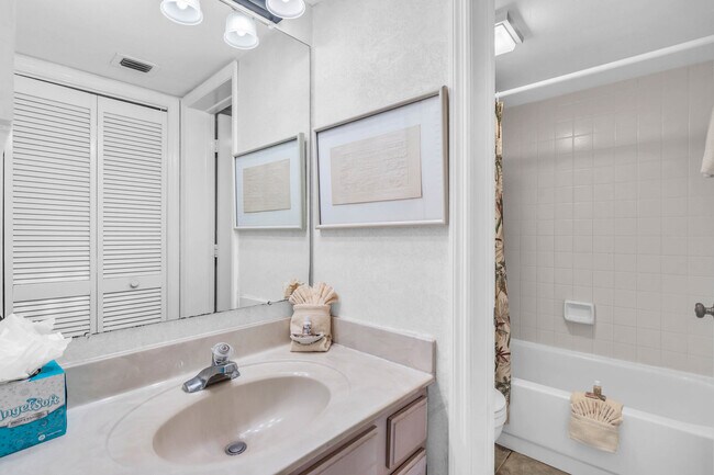 Building Photo - 600 Neapolitan Way