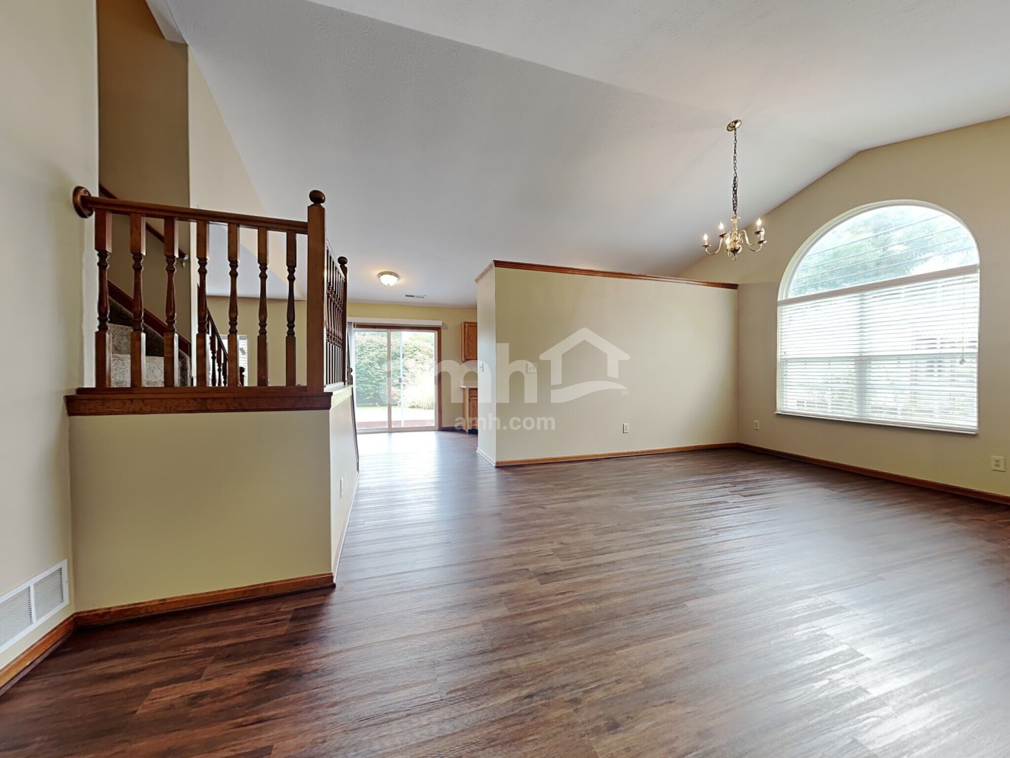 Building Photo - 333 Greenwood Ln