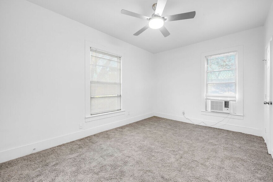 Building Photo - 526 W Munson St