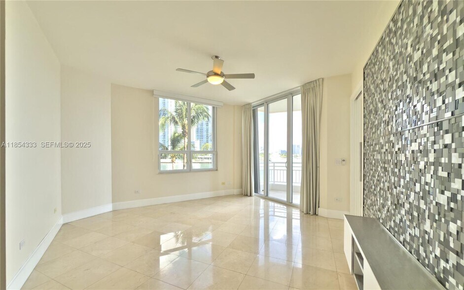 Building Photo - 848 Brickell Key Dr