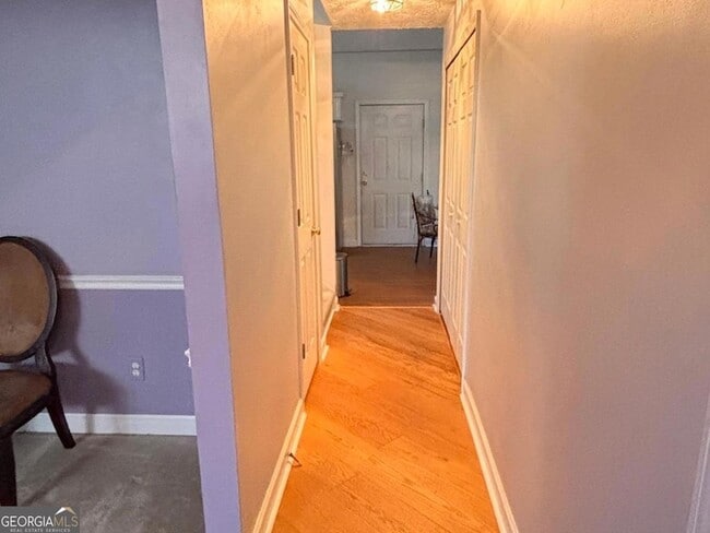 Building Photo - 474 Fraser St SE