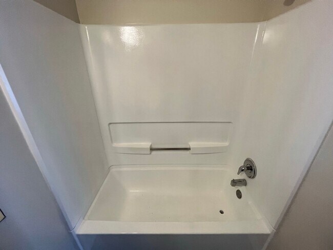 Building Photo - Lake Mary Condo ~ Fresh Paint, Laminate Flooring, Fantastic Amenities!