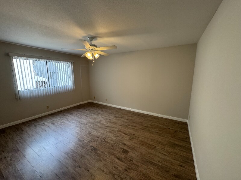 Building Photo - 515 E Elmwood Ave