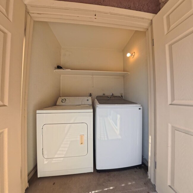 Building Photo - 5499 Indian River Dr