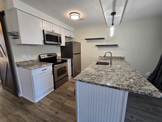 Building Photo - 3071 Huntleigh Dr