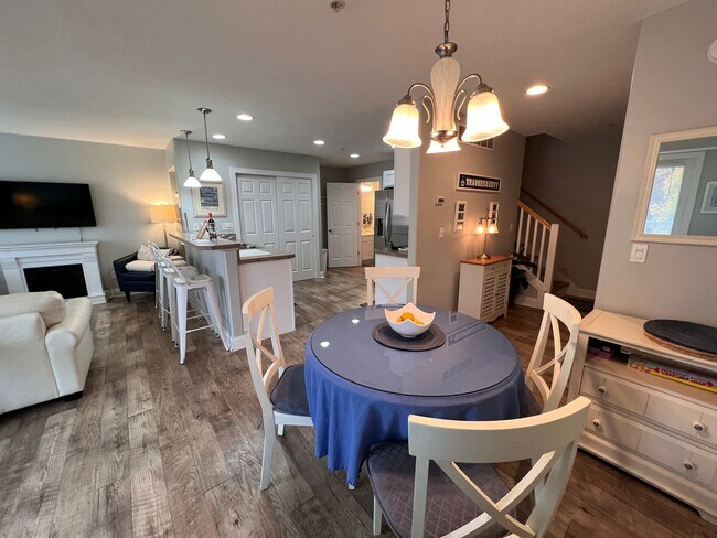 Building Photo - Stylish Downtown Traverse City Condo – Fully Furnished Winter Rental!