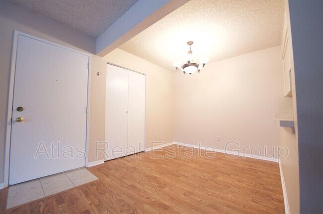 Building Photo - 459 Wright St