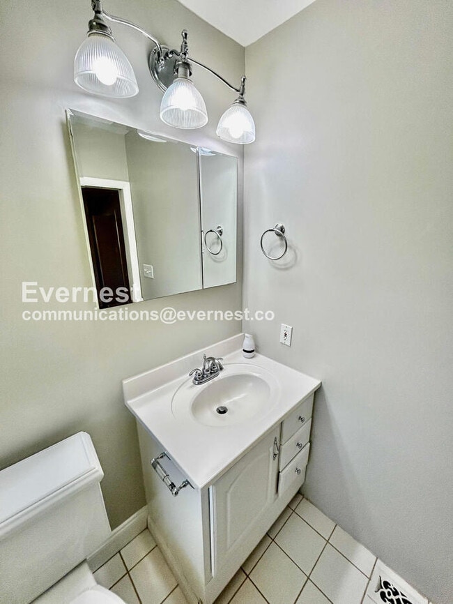 Building Photo - 3 Bed, 2.5 Bath Home with Fenced Yard & Garage / Pet-Friendly / Coming Soon!