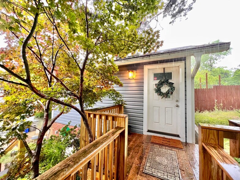 Entrance - 318 Corona St