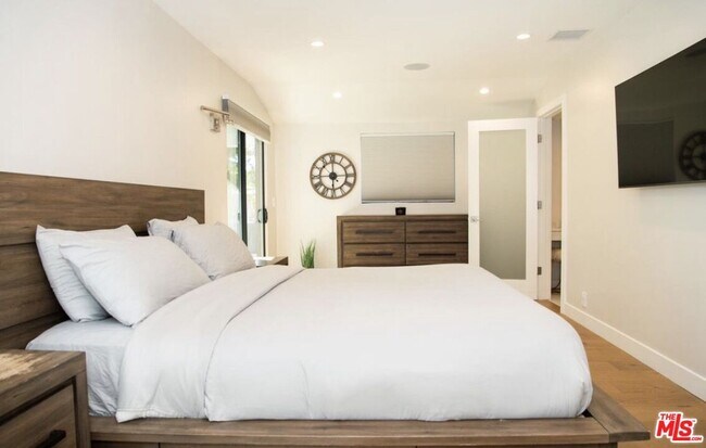 Building Photo - 6329 Jumilla Ave