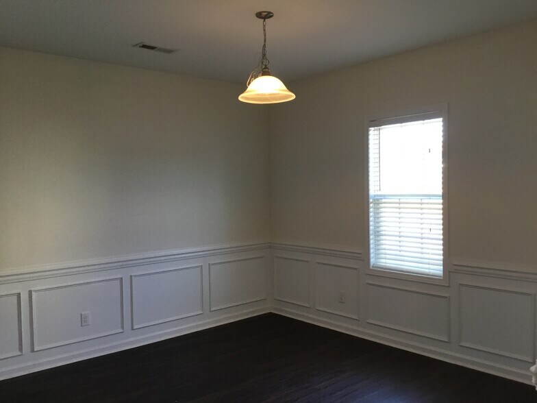 Building Photo - 2321 King Malcolm Ln