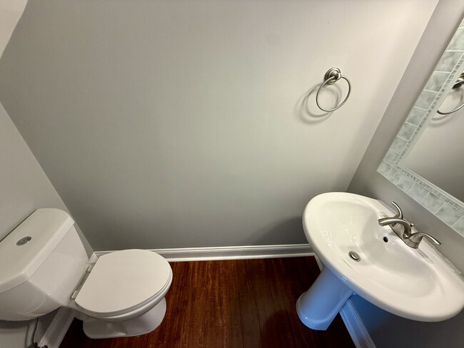 Building Photo - 568 Lancaster Pl