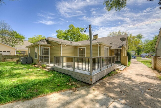 Building Photo - Beautiful 3 bed/3 full baths PLUS flex spa...