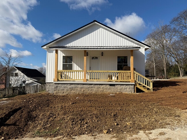 Building Photo - 402 Cherokee Ave