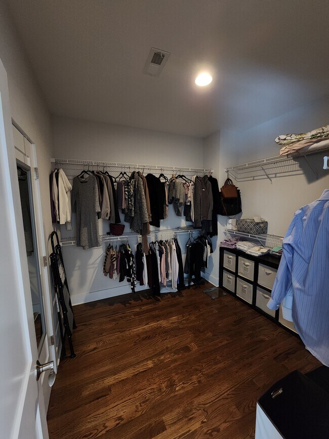 Building Photo - 2039 Cartier Wy