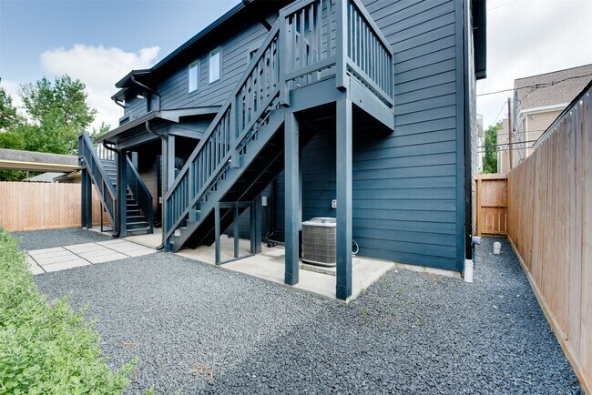 Building Photo - 425 W 21st St