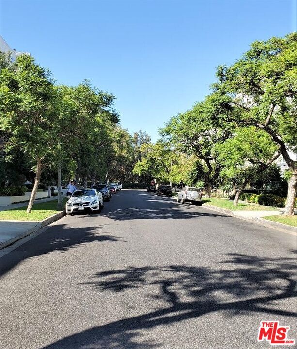 Building Photo - 435 N Palm Dr