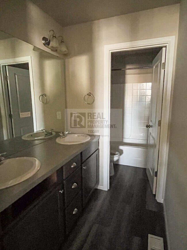 Building Photo - Spacious 5 Bedroom Home In Lacey!!