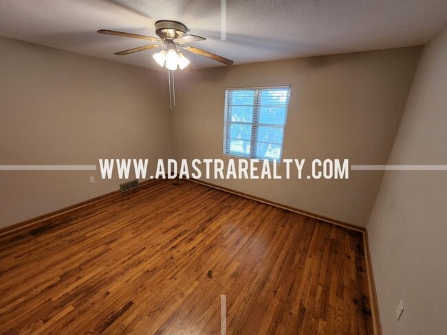 Building Photo - 212 Brookside Dr