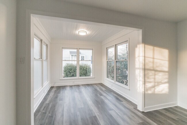 Building Photo - 4/ 1.5 Just minutes from Wake Forest Unive...