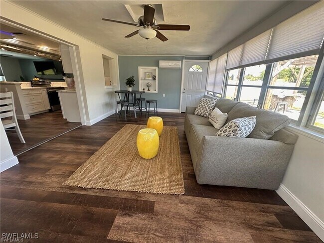 Building Photo - 723 Sabur Ct