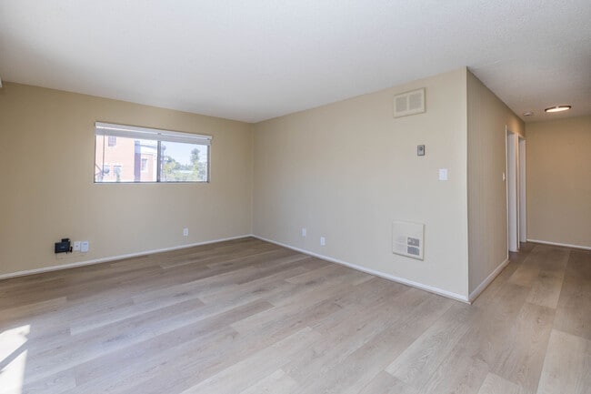 Building Photo - 345 MacArthur