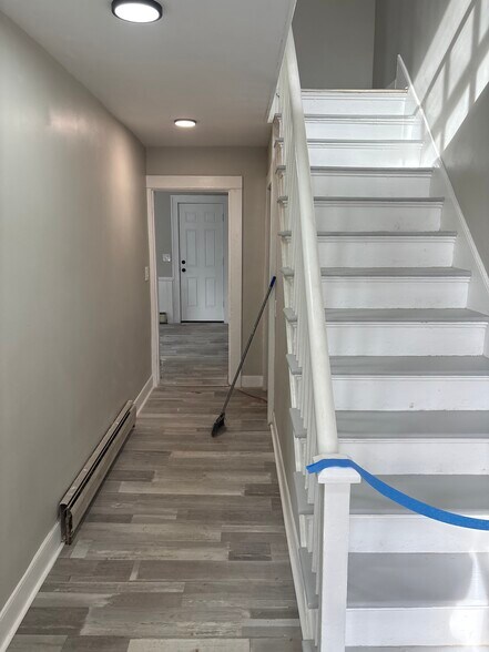 Building Photo - 47 Maple Ave