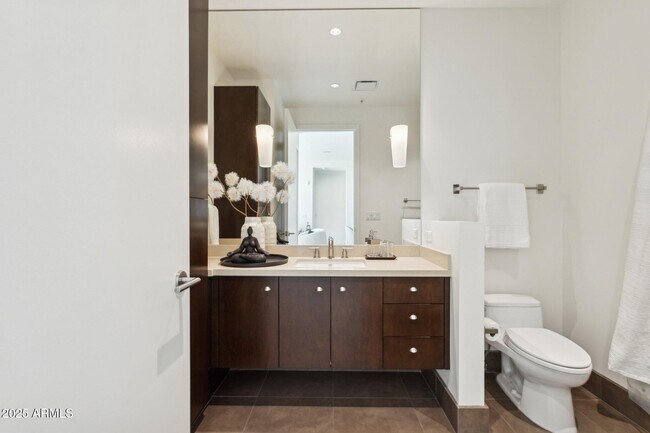 Building Photo - 15215 N Kierland Blvd