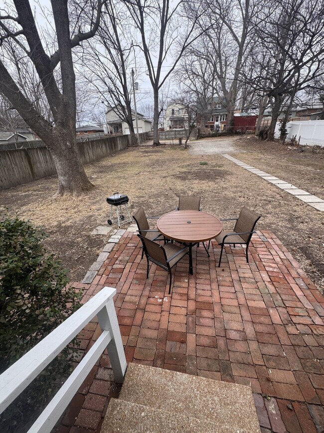 Building Photo - 6559 Hoffman Ave