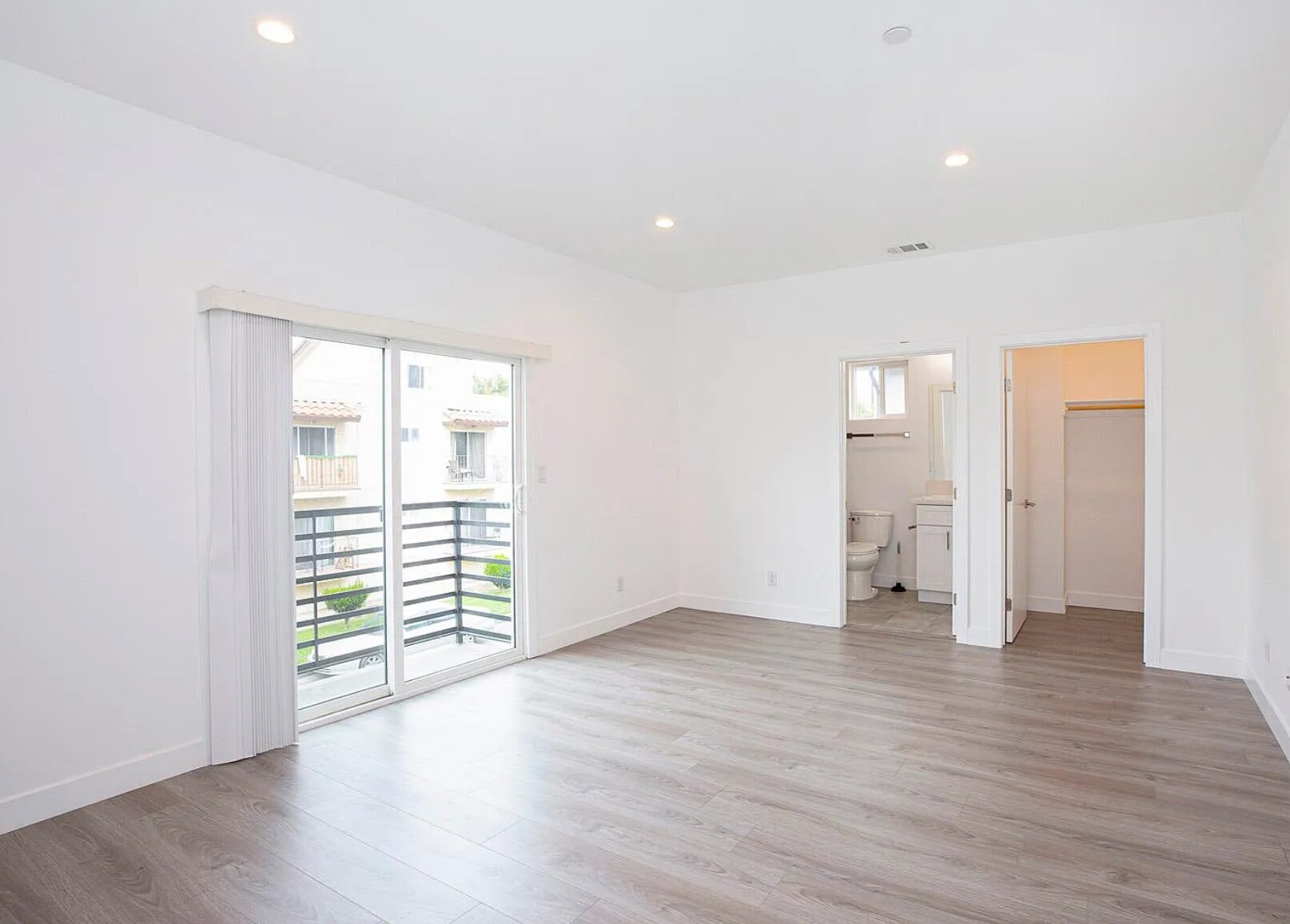 Building Photo - 5026 Cleon Ave