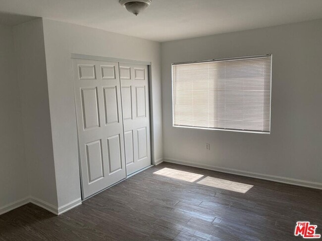 Building Photo - 2029 E 10th St