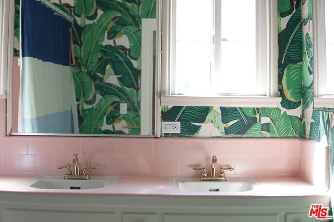 Building Photo - 1016 Palm Ave