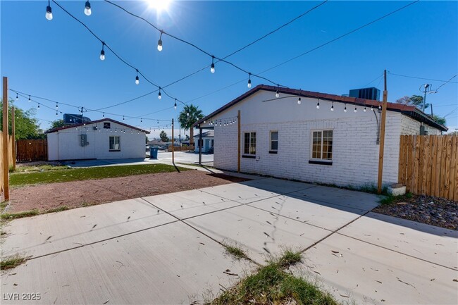 Building Photo - 309 N 16th St