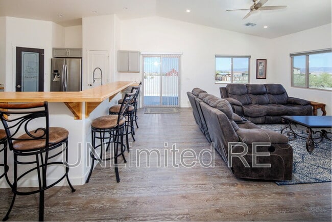 Building Photo - 7756 Sierra Vista Dr