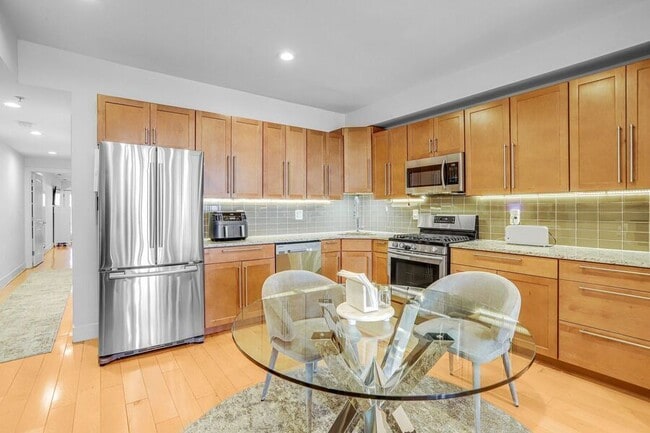 Building Photo - 816 Kennedy St NW