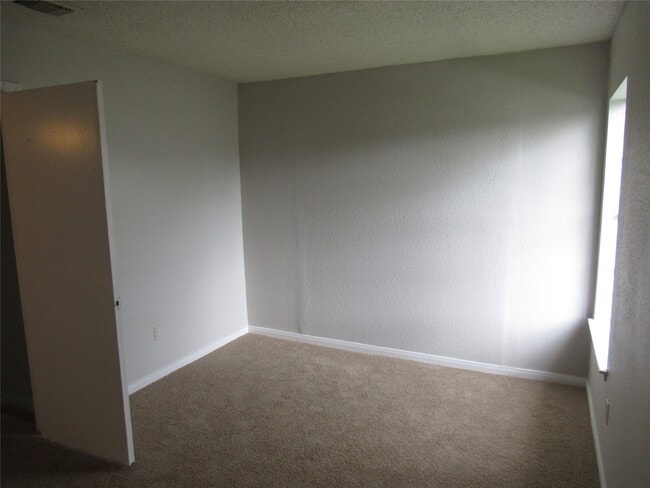 Building Photo - 12109 Sandpiper Dr
