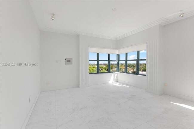 Building Photo - 2421 Lake Pancoast Dr