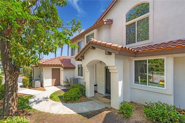 Primary Photo - 2 Vía Entrada