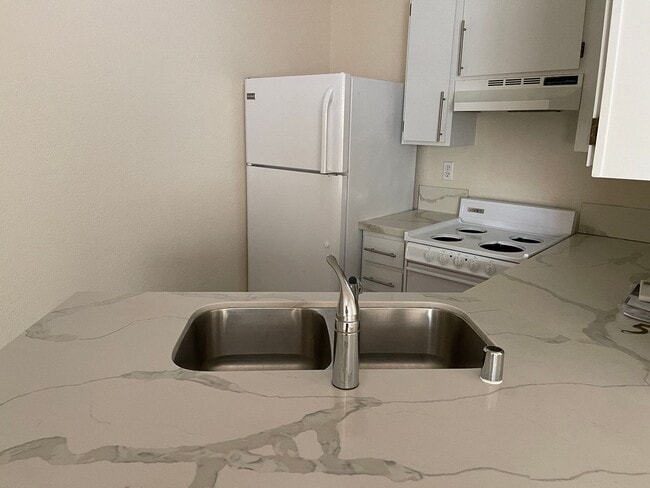 Building Photo - Stylish Condo Near the Strip & Convention Center!