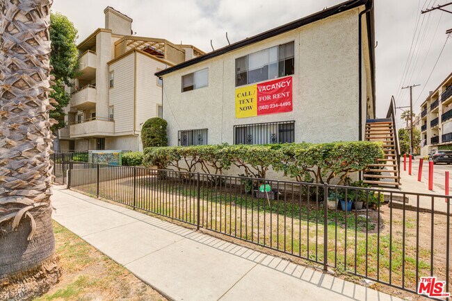 Primary Photo - 428 W 7th St