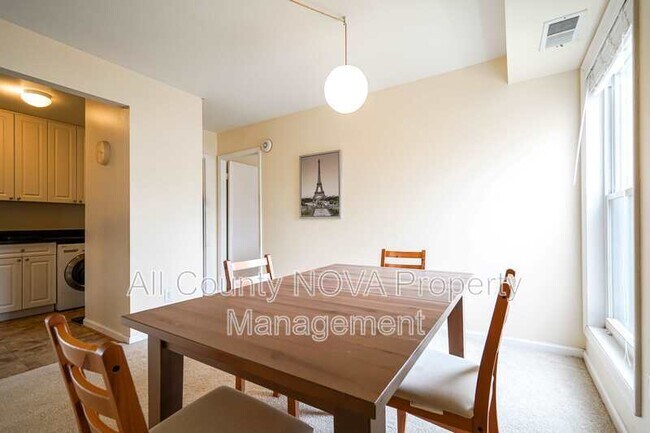 Building Photo - 11923 Parklawn Dr