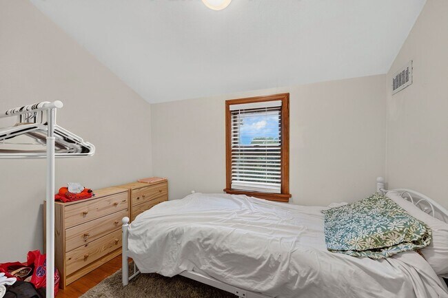 Building Photo - 1424 N 70th St