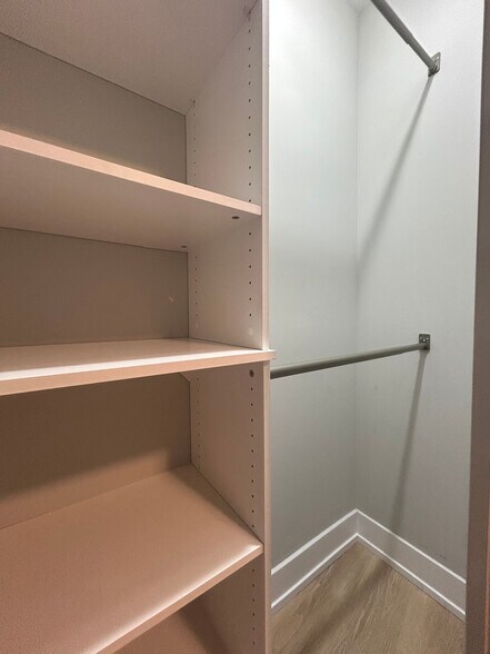 Building Photo - 423 W Belden Ave