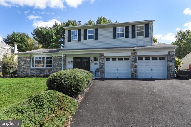 Building Photo - 127 Lark Dr