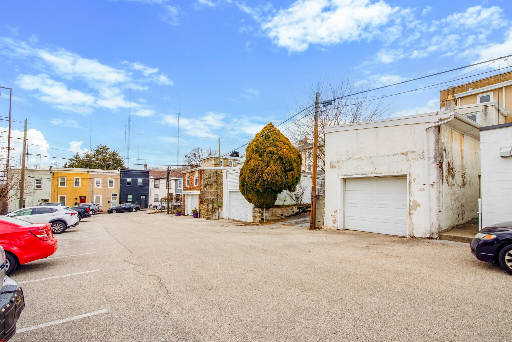 garage and rear parking - 4680 Umbria St